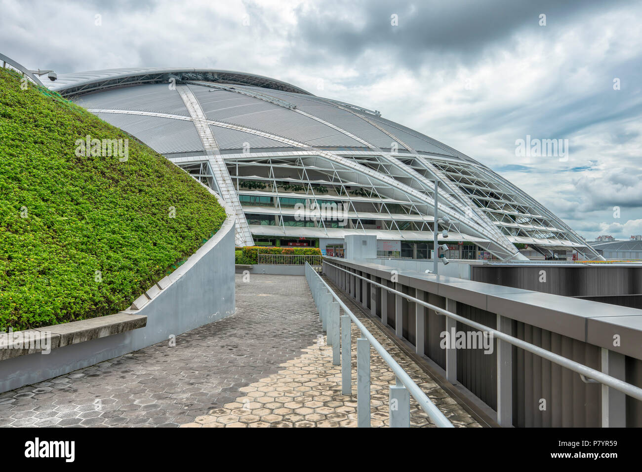 Singapur - Julio 3,2018: La cúpula del Estadio Nacional. El Estadio Nacional es un estadio multiuso ubicado en Kallang, Singapur. Se abrió Foto de stock