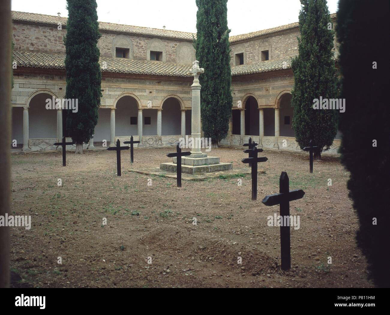 CLAUSTRO DE LOS enterramientos. Ubicación: cartuja de Porta Coeli, SERRA,  Valencia, España Fotografía de stock - Alamy