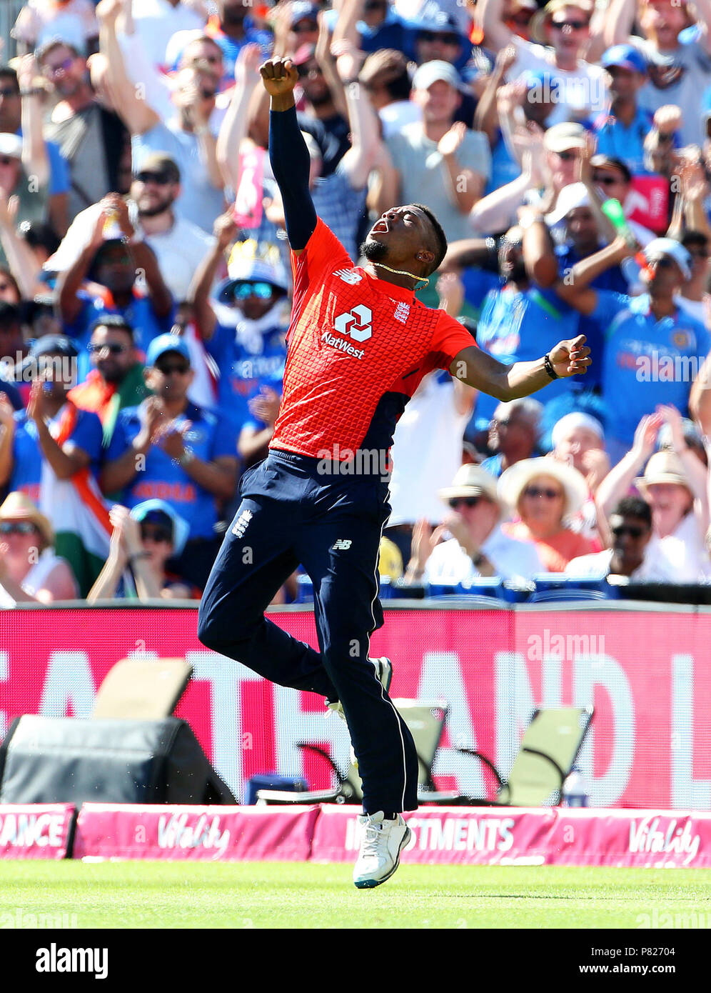 Chris Jordan de Inglaterra celebra después de atrapar la India KL Rahul  durante la segunda vitalidad que20 Series coinciden en el Brightside  Tierra, Bristol Fotografía de stock - Alamy