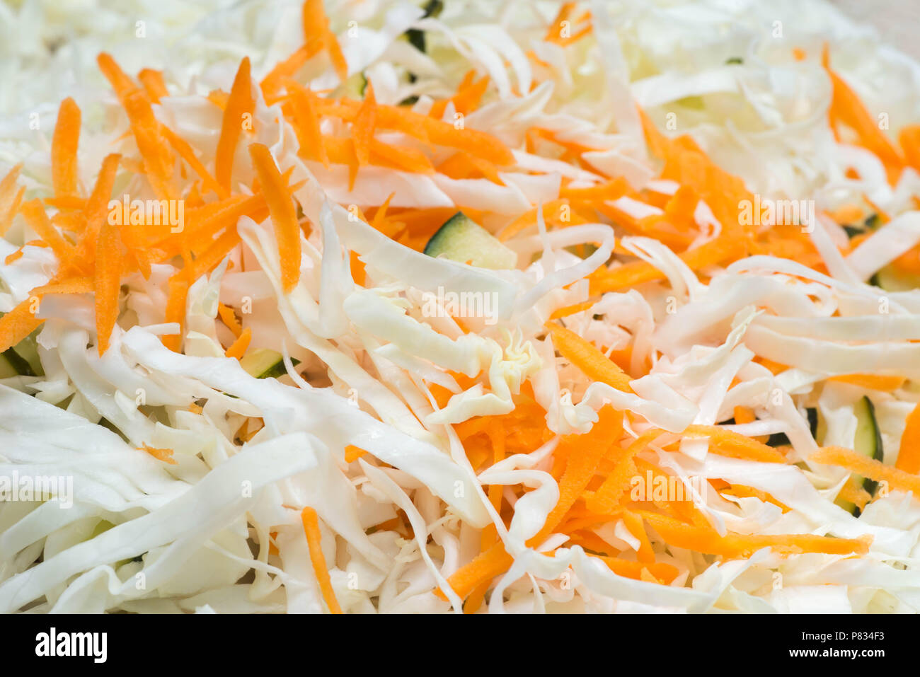 Repollo y zanahoria rallada para ensalada Coleslaw macro Foto de stock