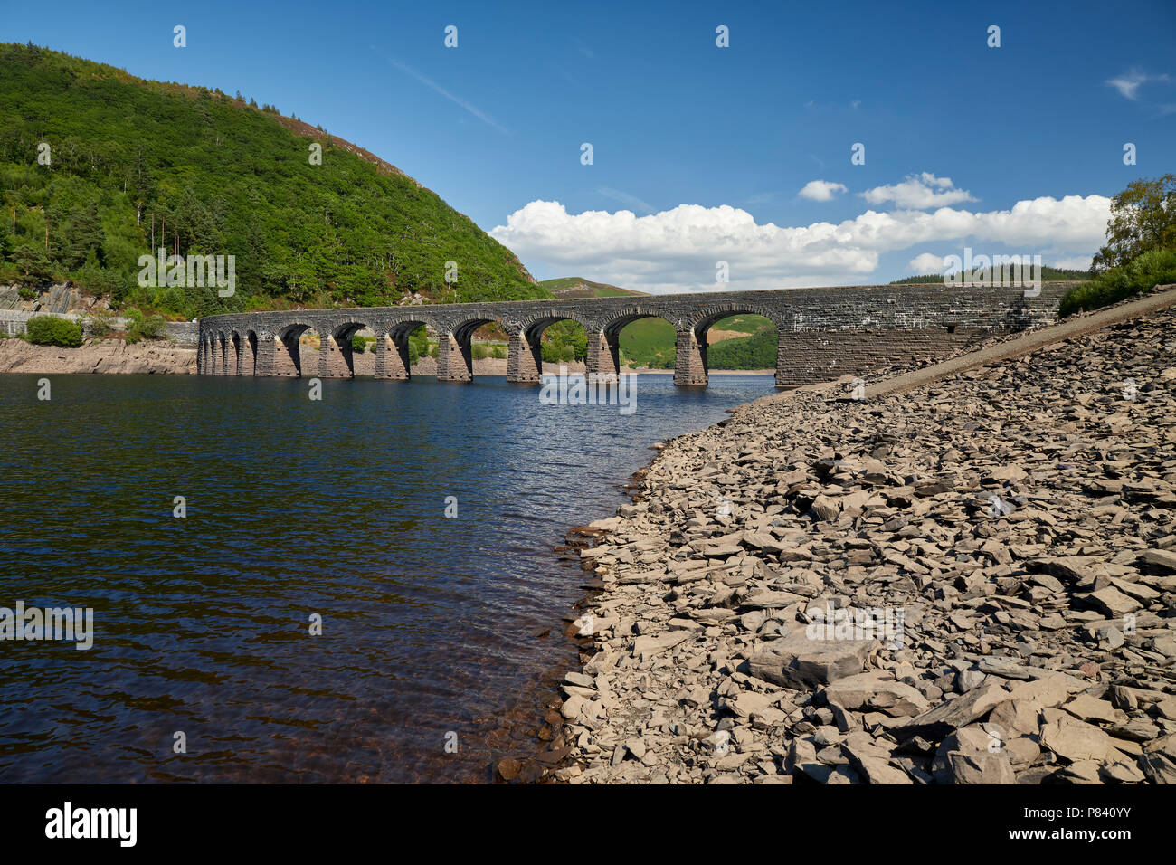 Garreg DDU Dam Elan Valley Rhayader Powys Gales Reino Unido Foto de stock