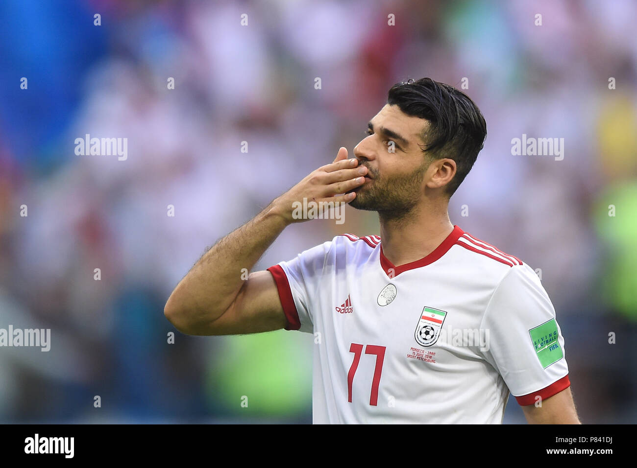 Loza de barro diapositiva moverse San Petersburgo, Rusia - Junio 15: Mehdi Taremi de Irán celebra después de  la Copa Mundial de la FIFA 2018 en Rusia el grupo B partido entre Marruecos  e Irán al estadio
