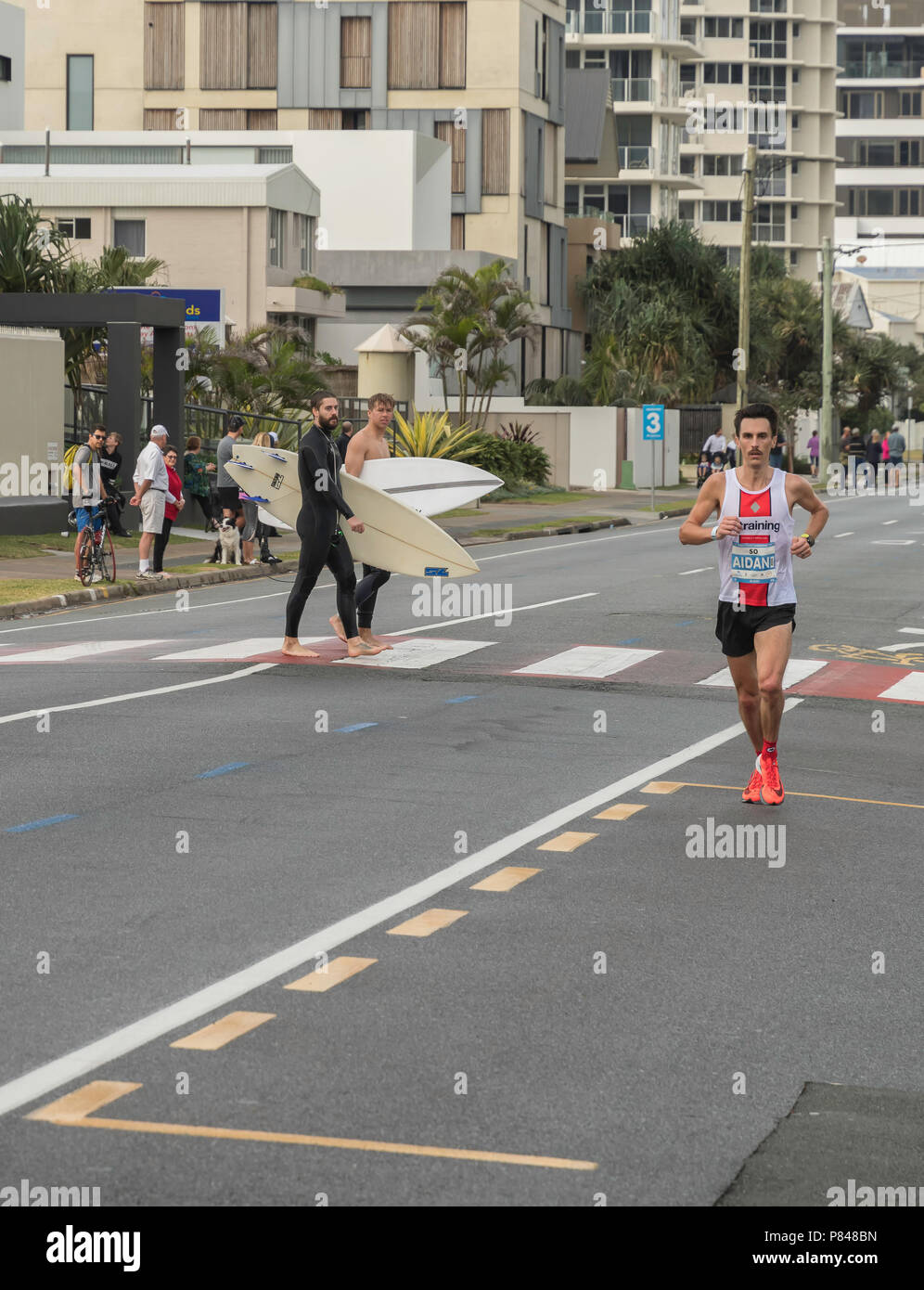 Gold Coast, Queensland, Australia, el 01 de julio de 2018, desconocidos corredores toman parte en la 40ª Maratón de Gold Coast. Foto de stock