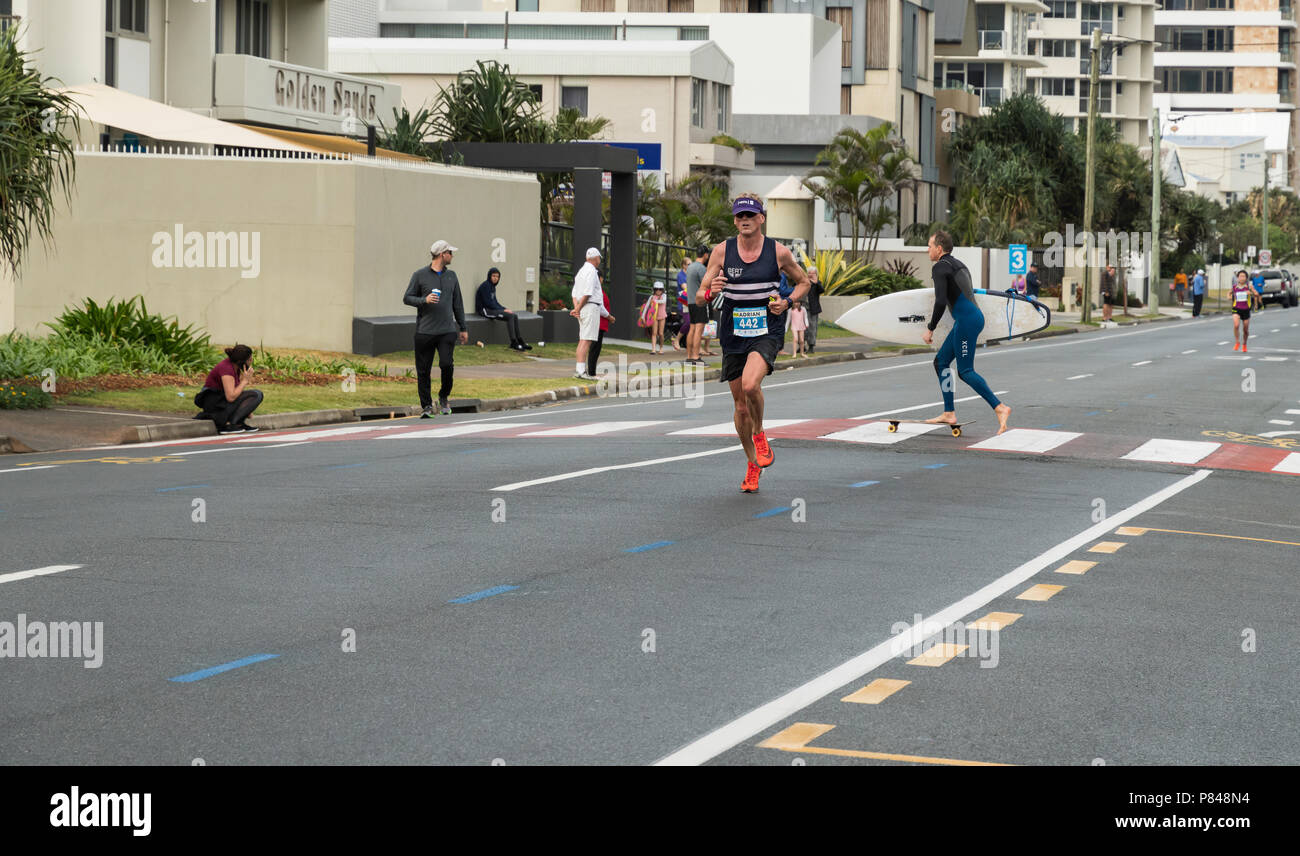 Gold Coast, Queensland, Australia, el 01 de julio de 2018, desconocidos corredores toman parte en la 40ª Maratón de Gold Coast. Foto de stock