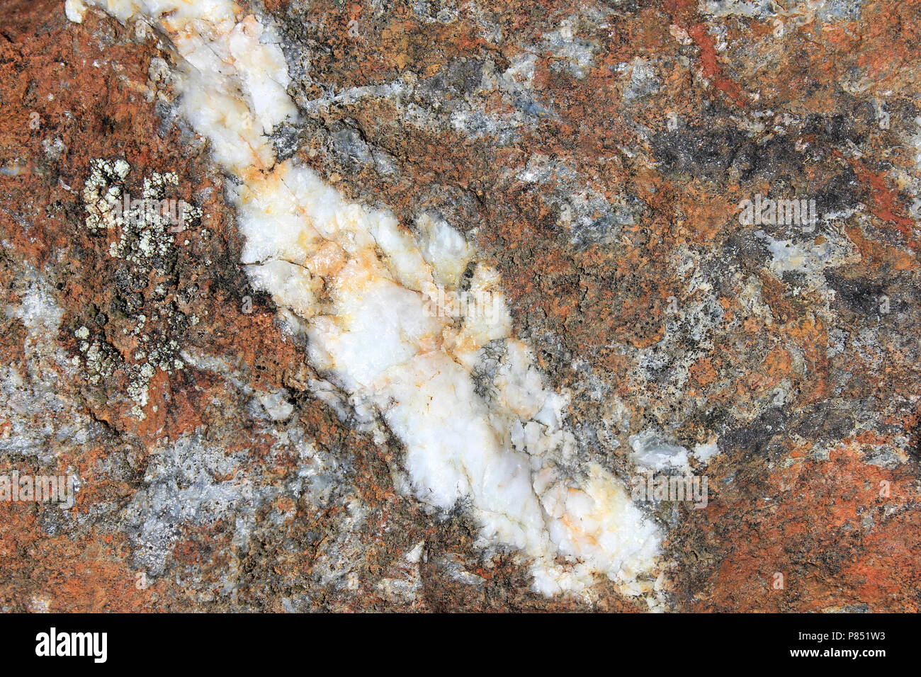 De sulfuro masivo Volcanogenic (VMS) Mineral (cobre, zinc, plomo) el depósito con no-mineral cuarzo vena de Parys Montaña, Anglesey Foto de stock