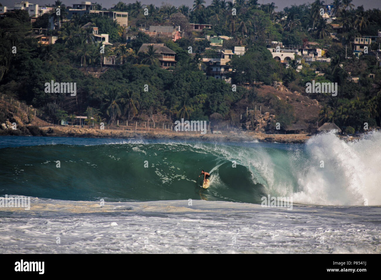 Las Grandes Olas De Surf En Playa Zicatela Puerto Escondido Mexico Fotografia De Stock Alamy
