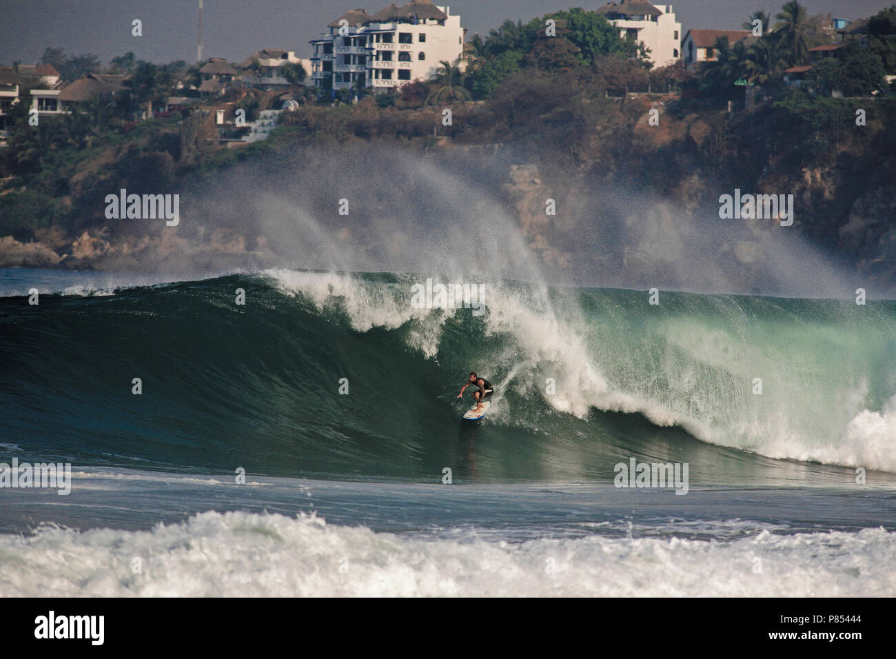 Las Grandes Olas De Surf En Playa Zicatela Puerto Escondido Mexico Fotografia De Stock Alamy
