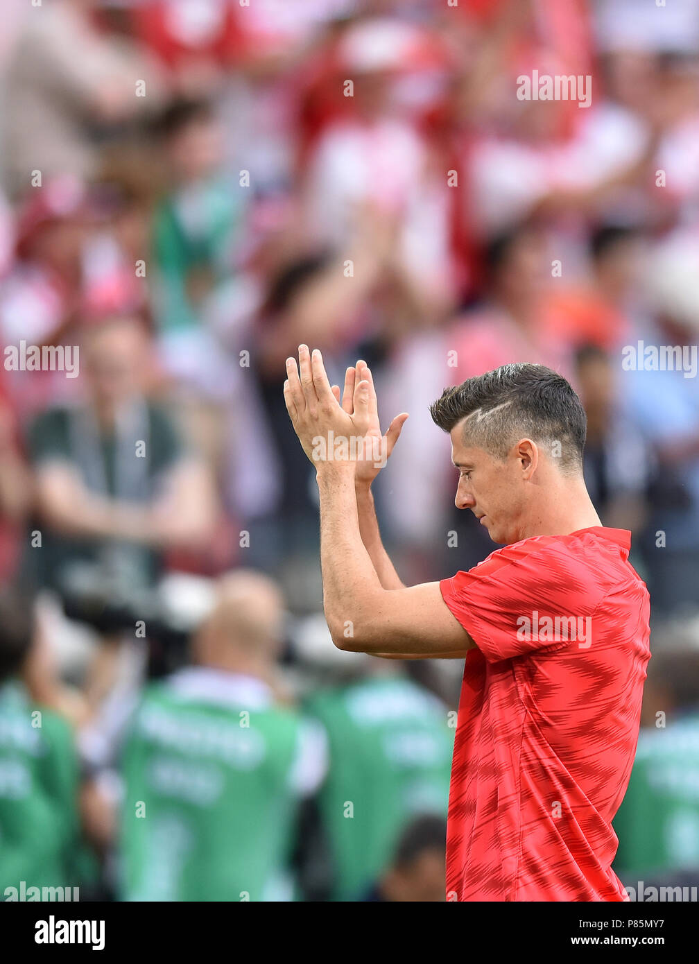 Moscú, Rusia - Junio 19: Robert Lewandowski en un nuevo corte de pelo de  Nike durante la Copa Mundial de la FIFA 2018 en Rusia el grupo H coinciden  entre Polonia y