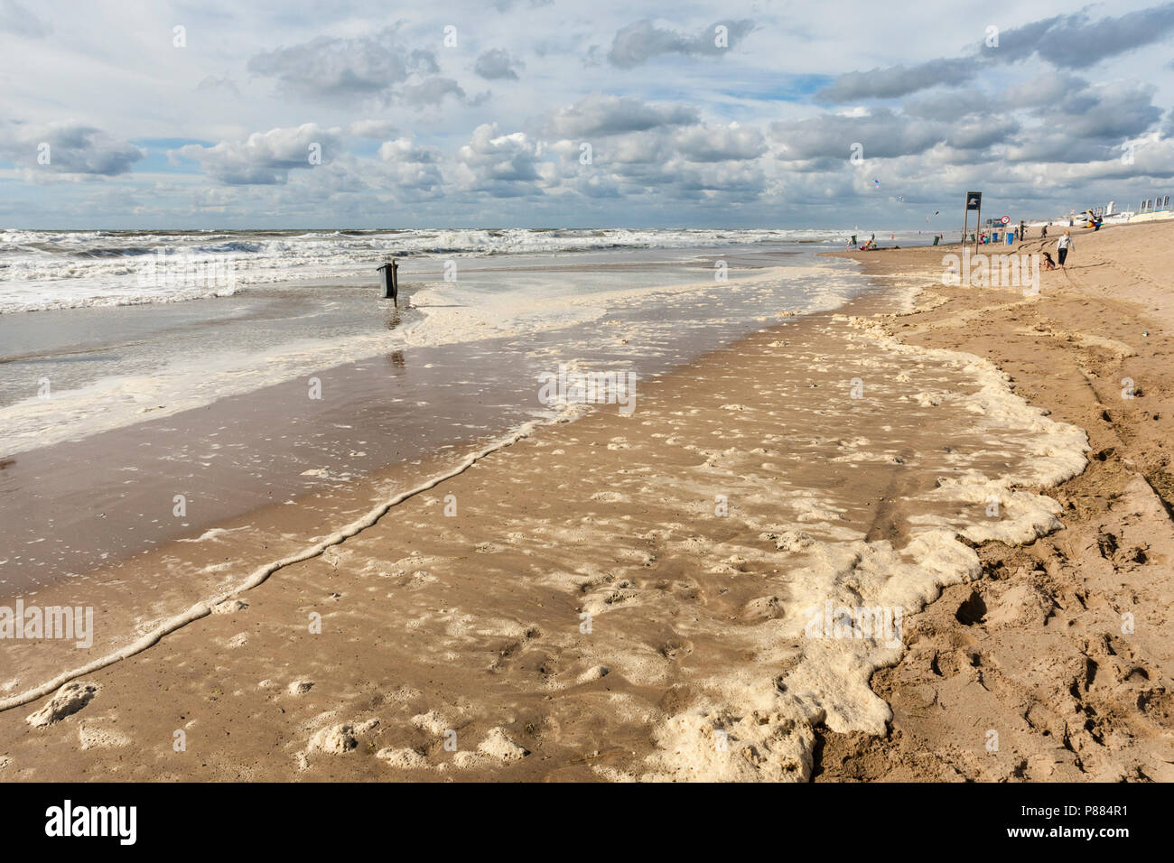Playa de Katwijk aan Zee en verano Foto de stock