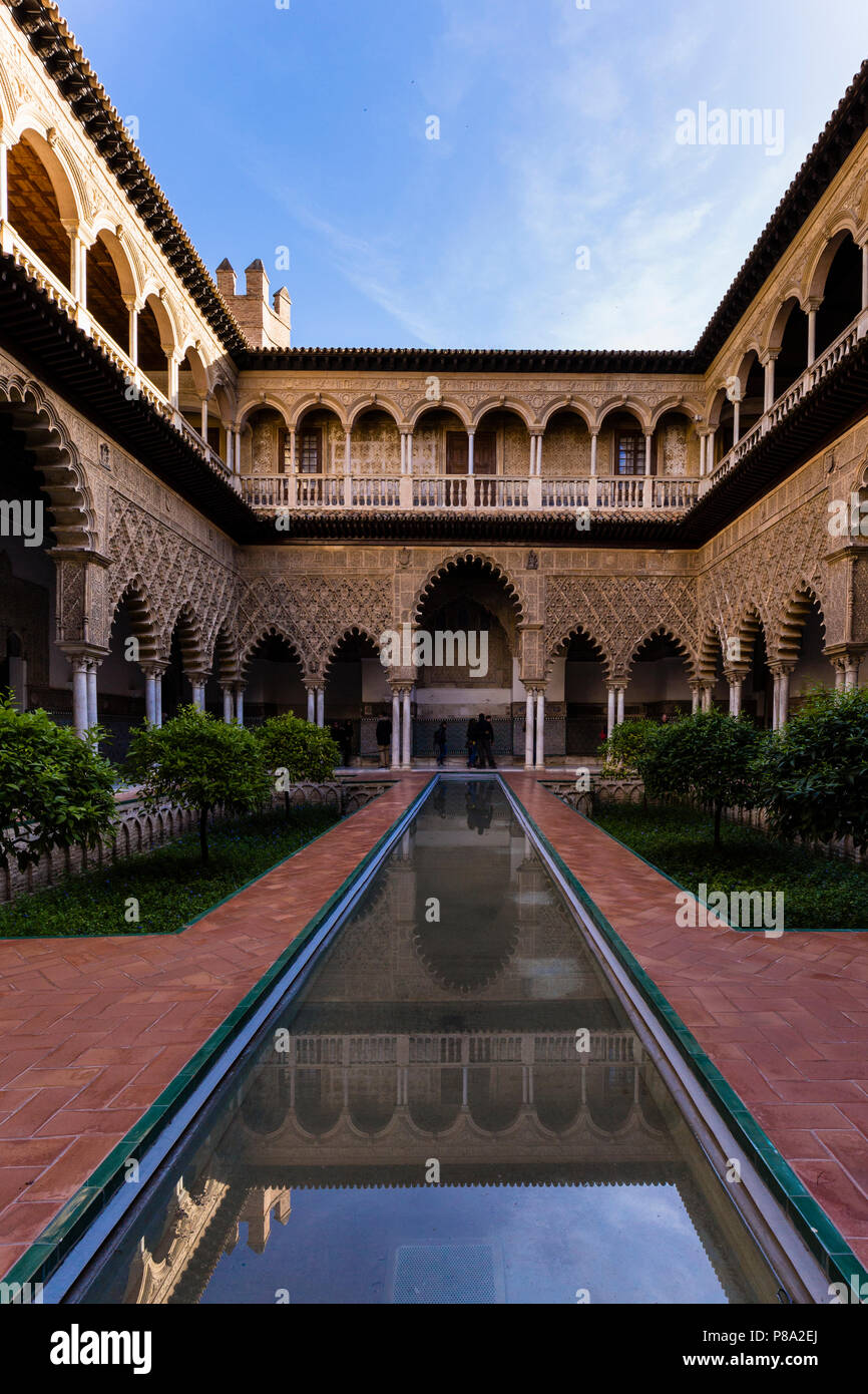 Patio de las Doncellas, Cuarto Real alto o el Palacio Real, el Alcázar, Sevilla, España Foto de stock