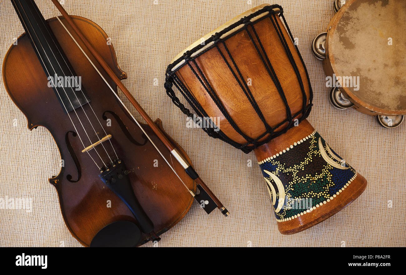 Instrumentos musicales usados fotografías e imágenes de alta resolución -  Página 6 - Alamy