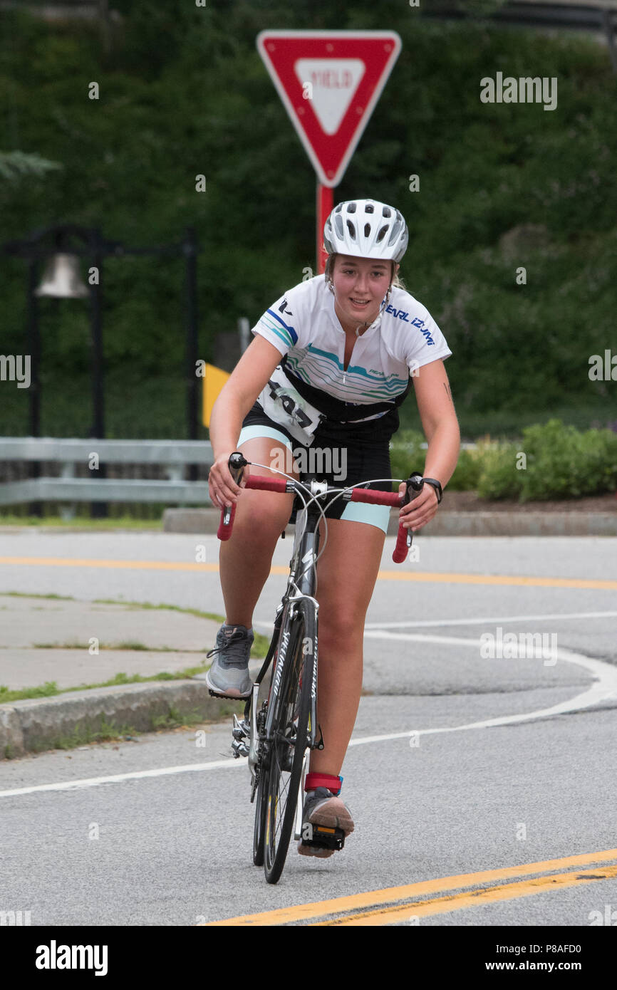 Lindsey Chase durante el segmento de bici en el 2018 haya Festival resistencia duatlón Foto de stock