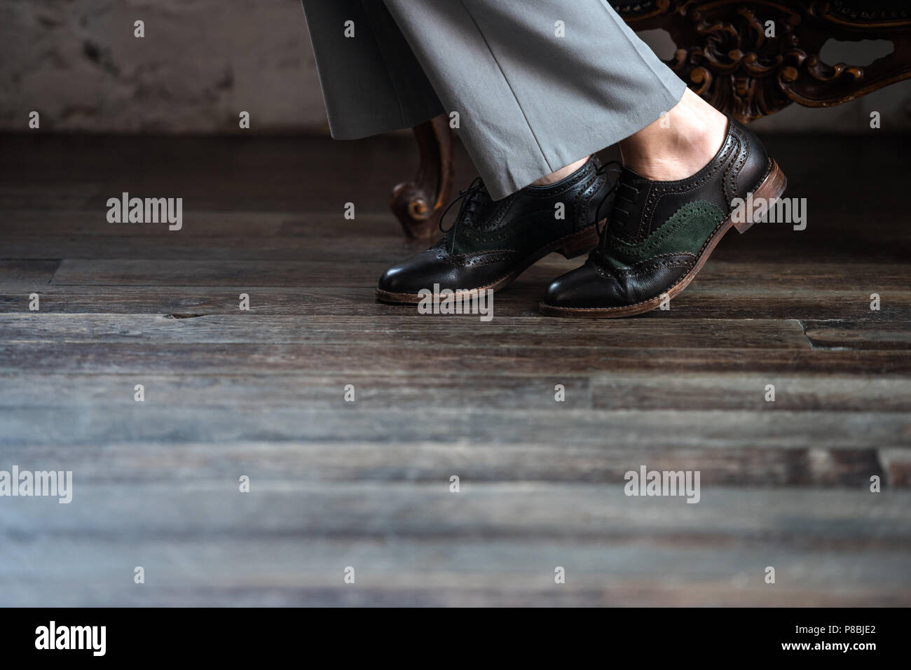 Zapatos con online pantalon gris