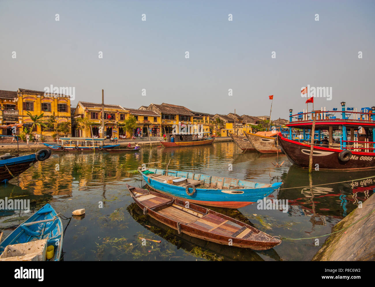 Hoi An, Vietnam - Patrimonio Mundial de la Unesco, elegida para el  excepcionalmente bien conservado puerto comercial del sureste asiático.  Aquí, en particular, el casco antiguo Fotografía de stock - Alamy