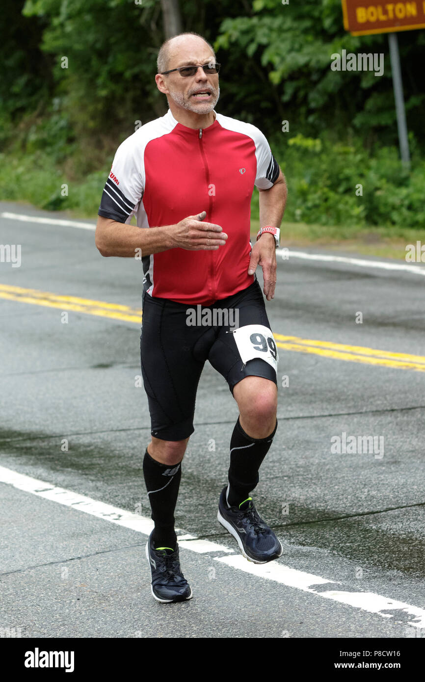 Dr. Tom Denham durante la carrera en el segmento de la Haya de 2018 Festival de resistencia Triatlón Sprint Foto de stock