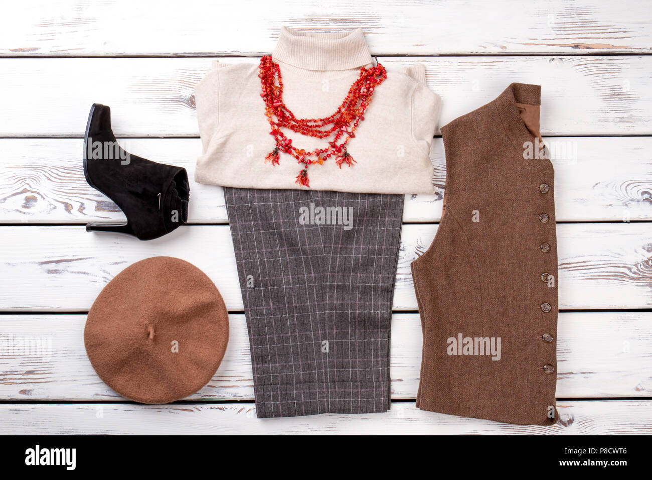 Conjunto completo de moda mujer invierno Fotografía de stock Alamy