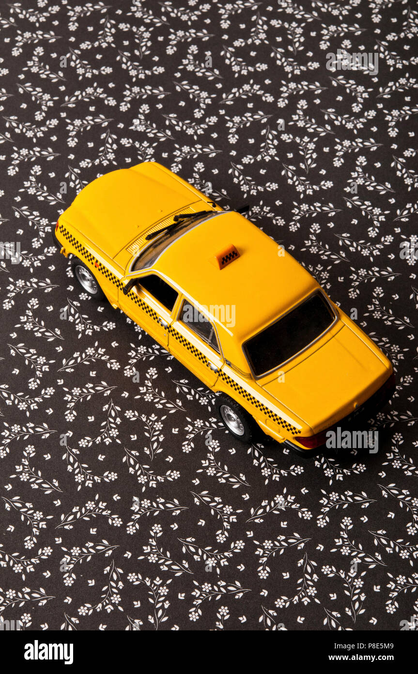 coche amarillo juguete