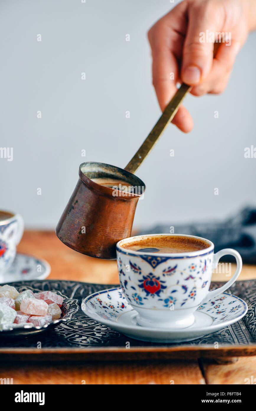 Cafetera Turca Artesanal de Cobre Grabado con Mango de Madera - Juego de 3  Tamaños