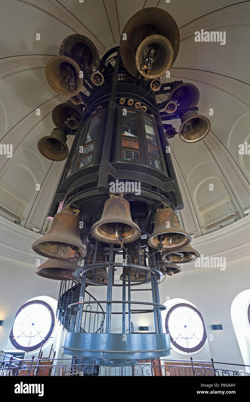 Glockenspiel en der Kuppel, franzoesischer Dom am Gendarmenmarkt, Berlín-Mitte, Berlin, Deutschland Foto de stock