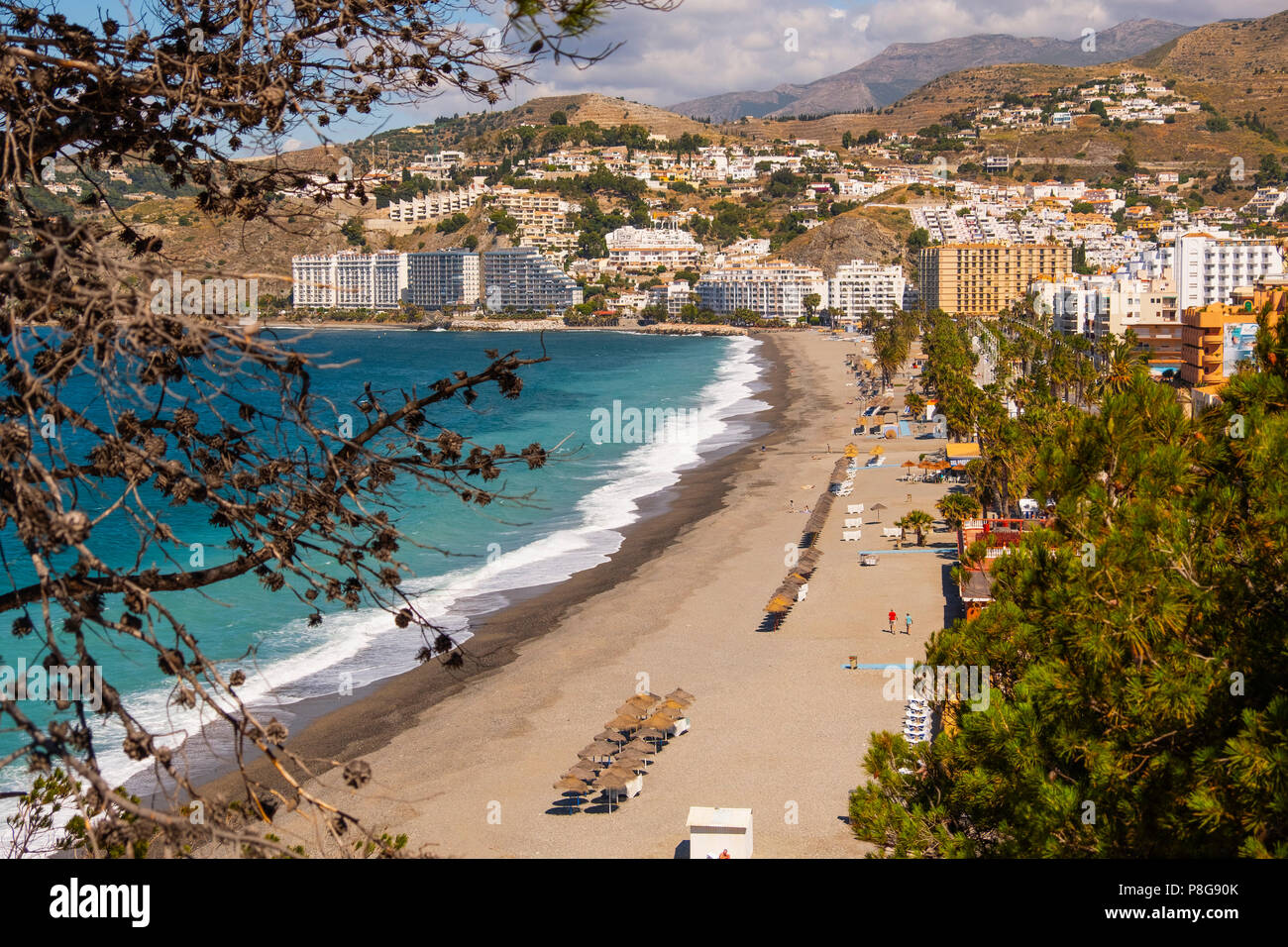 Playa de San Cristóbal, Almuñecar. Costa Tropical, el Mar Mediterráneo. La provincia de Granada. Andalucía, al sur de España Europa Foto de stock