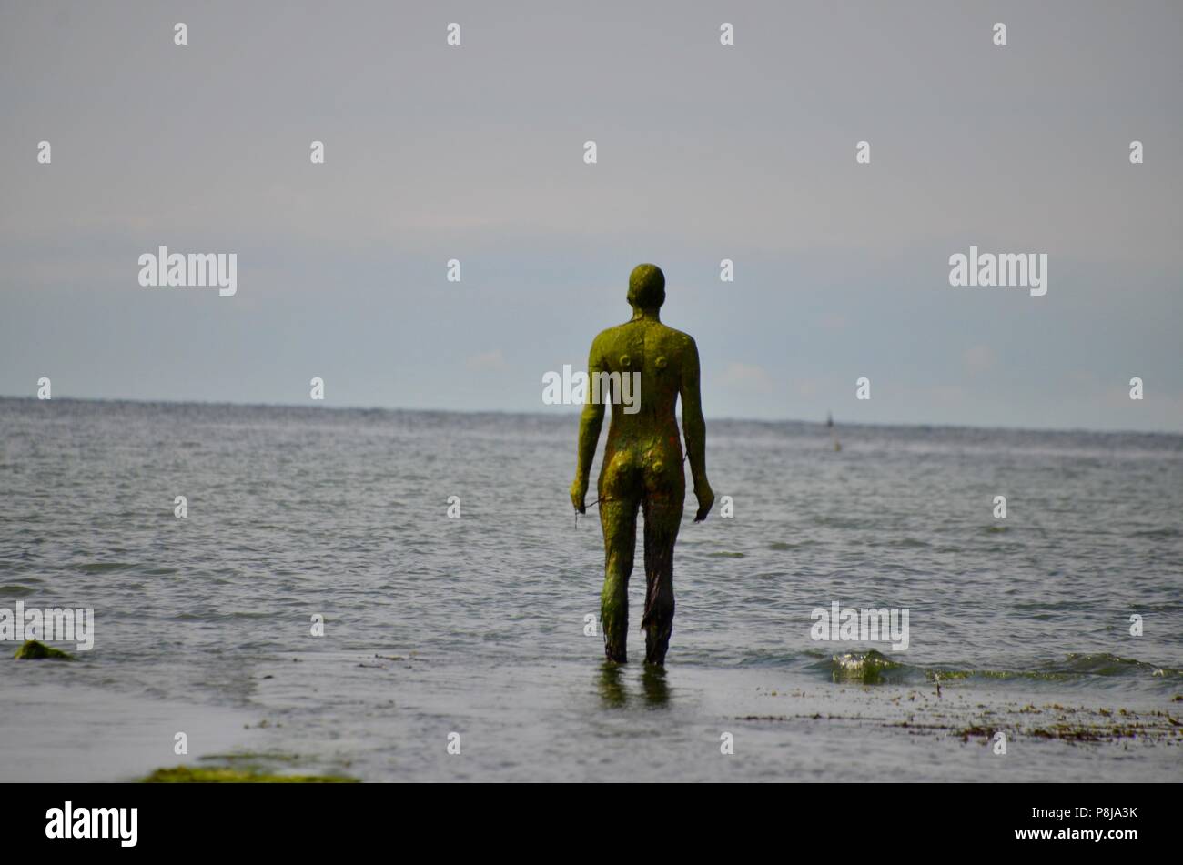 Anthony gormley otra vez estatua en Margate Turner Contemporary Art gallery Kent UK Foto de stock