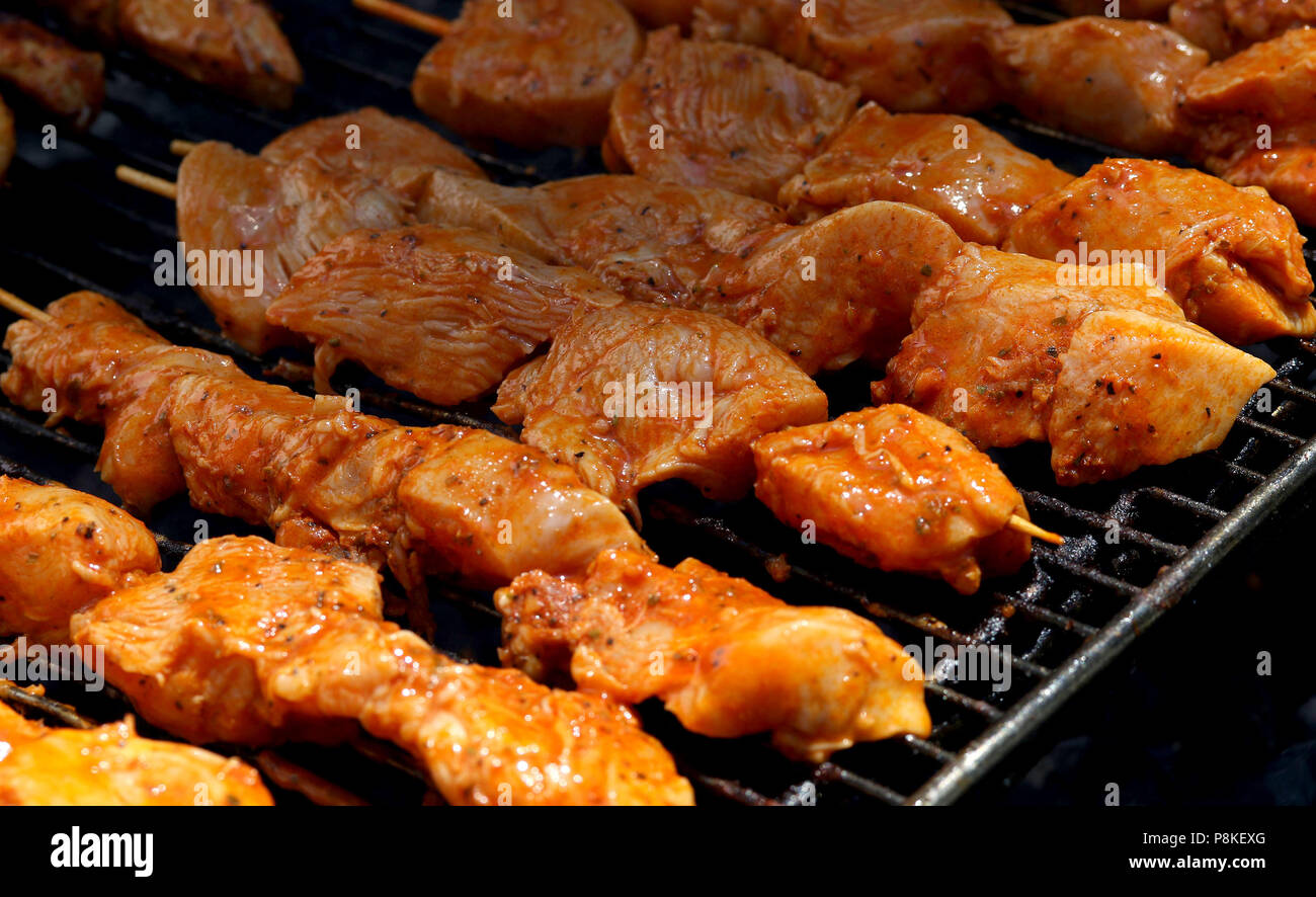 Kebabs de pollo crudo fotografías e imágenes de alta resolución Alamy