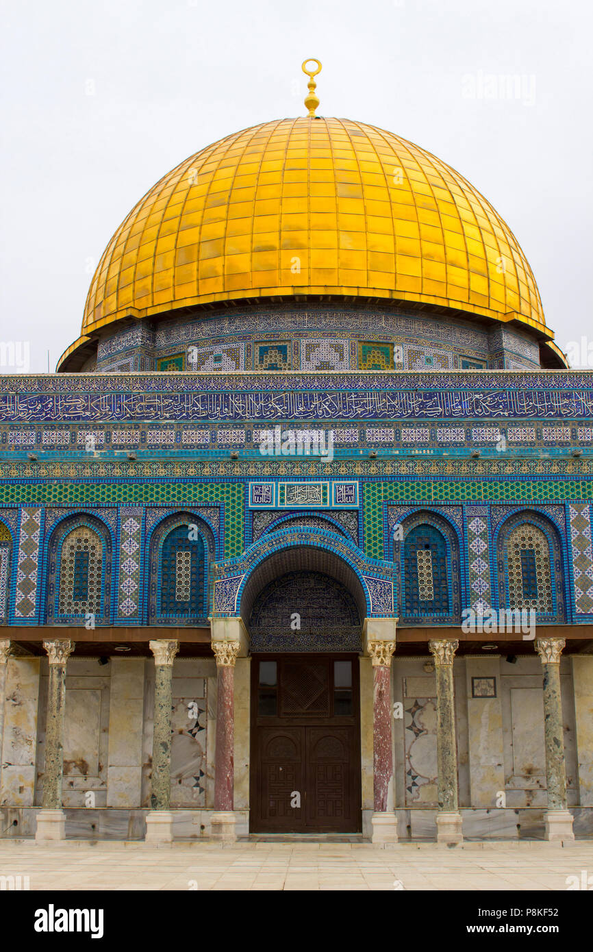 La cúpula de la roca, lugar sagrado islámico construido en el sitio del  antiguo Templo de Salomón bíblico judío. Uno de los más buscados y  controvertida Fotografía de stock - Alamy