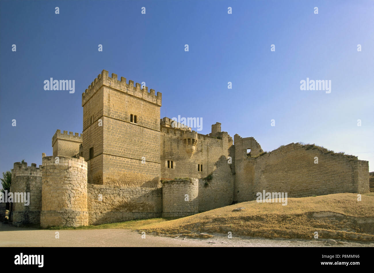 Castillo de Ampudia, Castilla y León, España Foto de stock