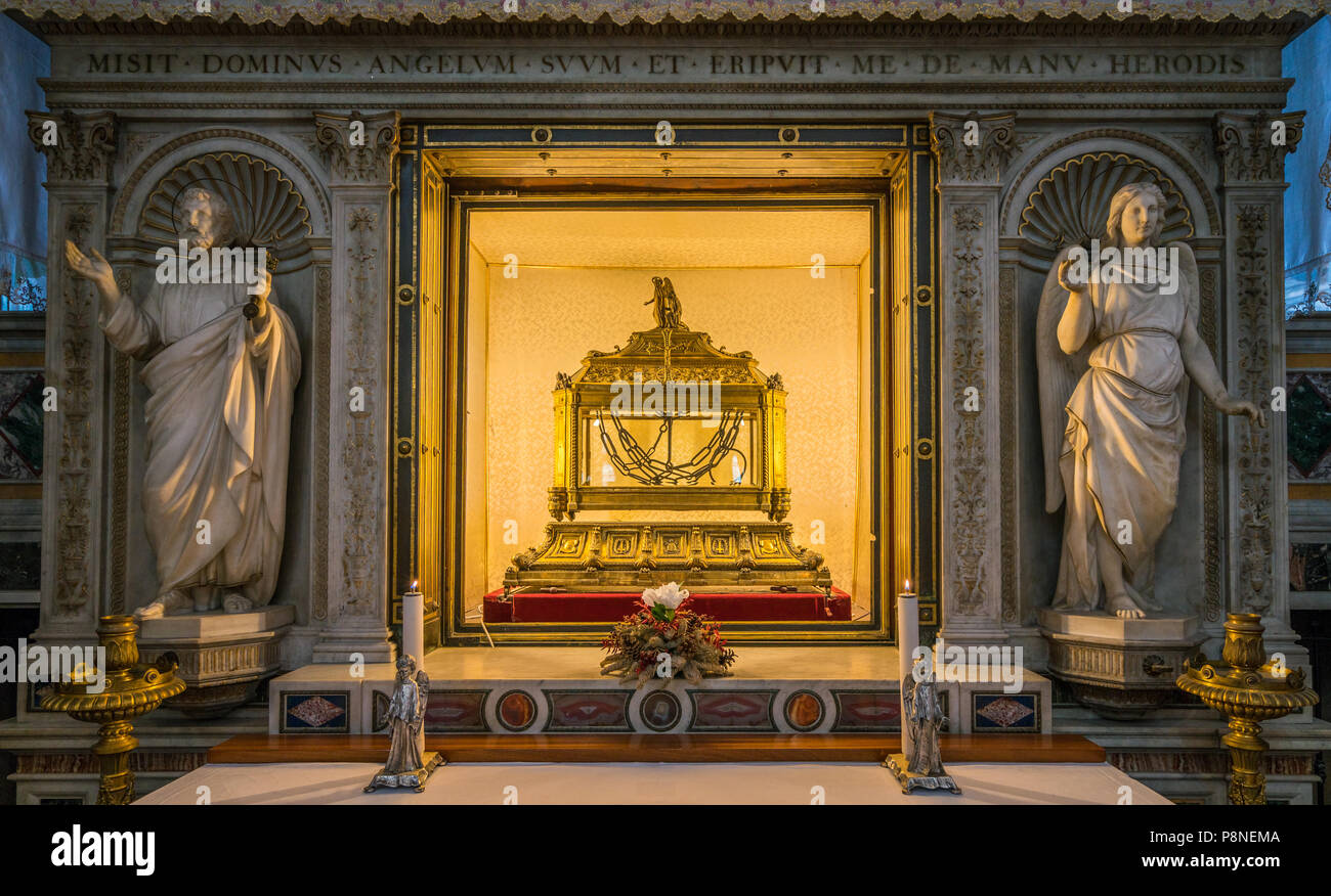 Las cadenas de San Pedro, en la Iglesia de San Pietro in Vincoli en Roma,  Italia Fotografía de stock - Alamy