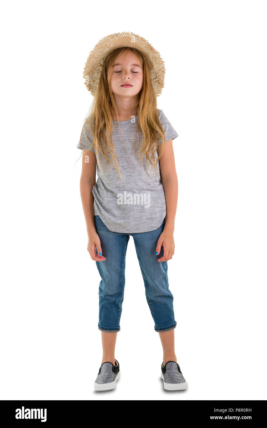 Sueño letárgico niña de años en la zona de moda de pie con los hombros caídos y ojos cerrados aislados sobre blanco Fotografía de stock - Alamy