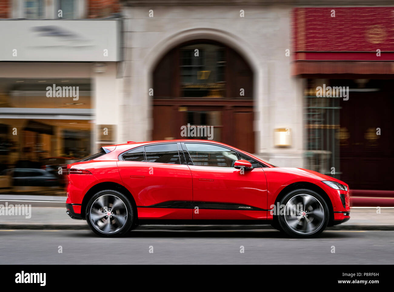 Jaguar i Ritmo de automóviles eléctricos en Londres central London UK Foto de stock