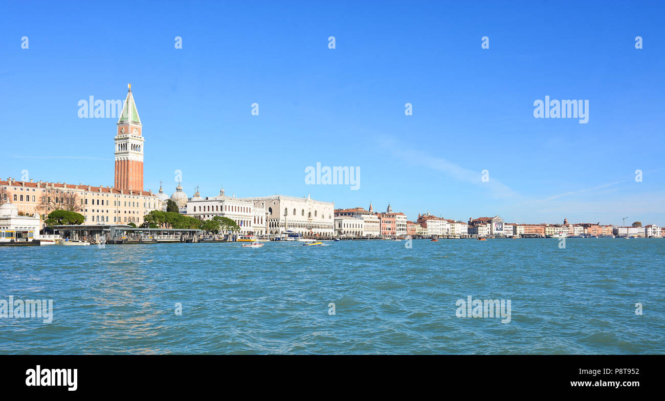 Vista de Venecia desde la laguna veneciana Foto de stock