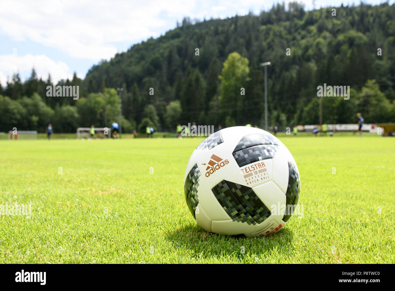 Adidas Telestar Feazure, juguete. GES / Fútbol / 3ª Liga: Karlsruher SC - Training Camp Waidring, Tirol, Austria la temporada 2018/19, - 13.07.2018 | mundial de uso Foto de stock