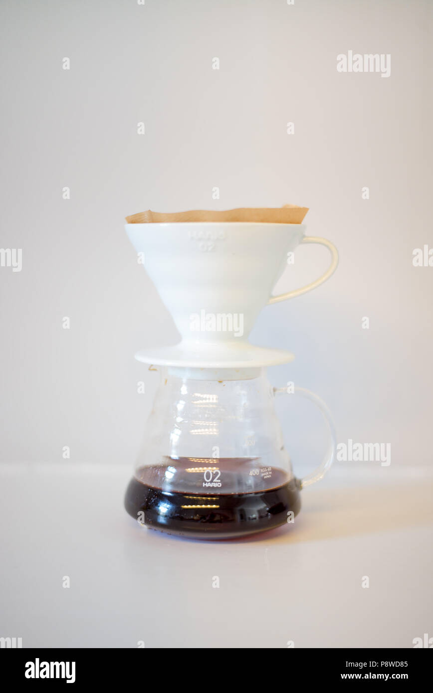 Drip coffee maker fotografías e imágenes de alta resolución - Alamy