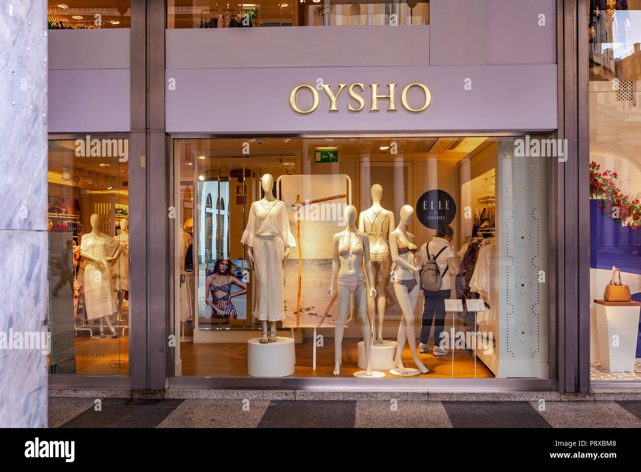 Milán, Italia - 24 de abril de 2017: Detalle de Oysho tienda en Milán,  Italia. Oysho es una tienda de ropa española fundada en 1977 Fotografía de  stock - Alamy
