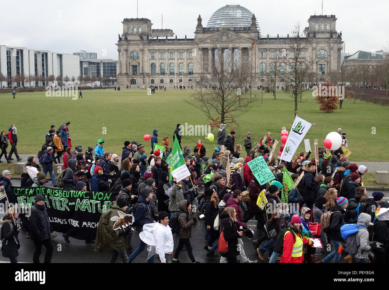Berlín, Alemania, Demo - estamos enfermos! Delante del edificio del Reichstag Foto de stock