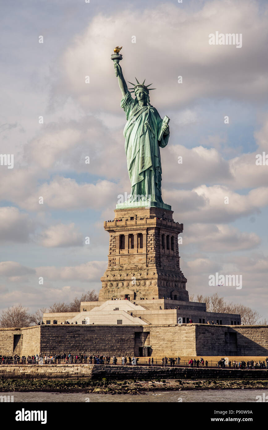 La Estatua de la libertad en la Isla de la libertad. Foto de stock