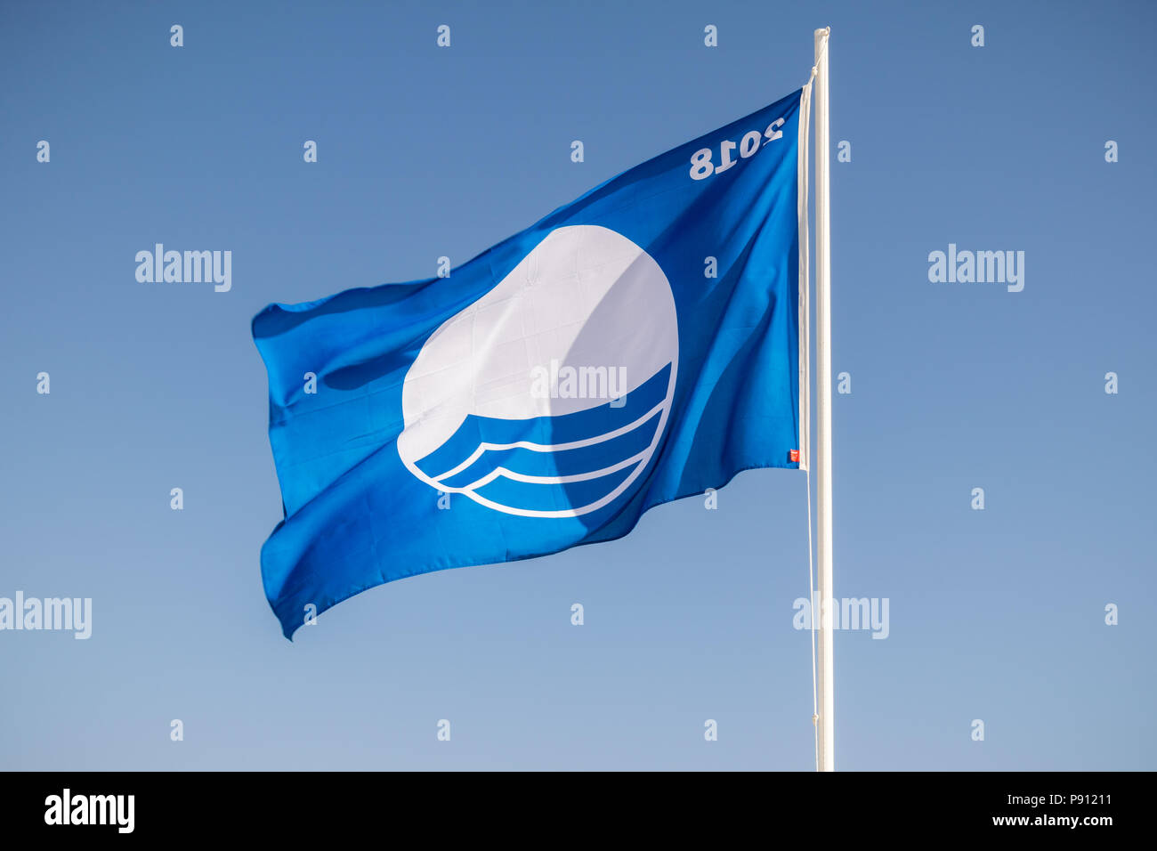 Bandera Azul 2018 en la playa de la griega. Eso significa que la playa