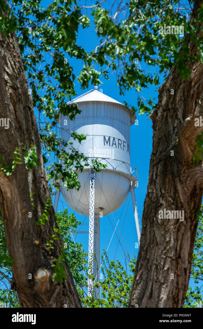 Texas, el condado de presidio, Marfa, torre de agua Foto de stock