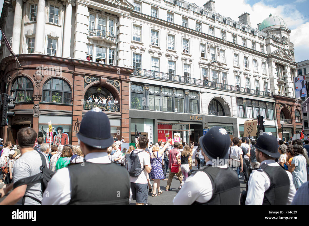 Los manifestantes en el carnaval de la resistencia, el anti-Trump protesta organizada en Londres, Reino Unido el 13 de julio de 2018. Foto de stock