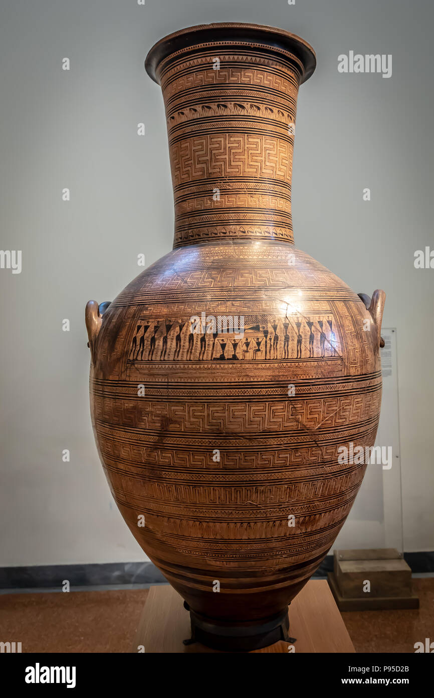 Ático monumental tumba-amphora, encontraron el cementerio de Keramikos, pintor Dipylon, representa una procesión fúnebre, tardío periodo geométrico, 760-750 A.C. Foto de stock