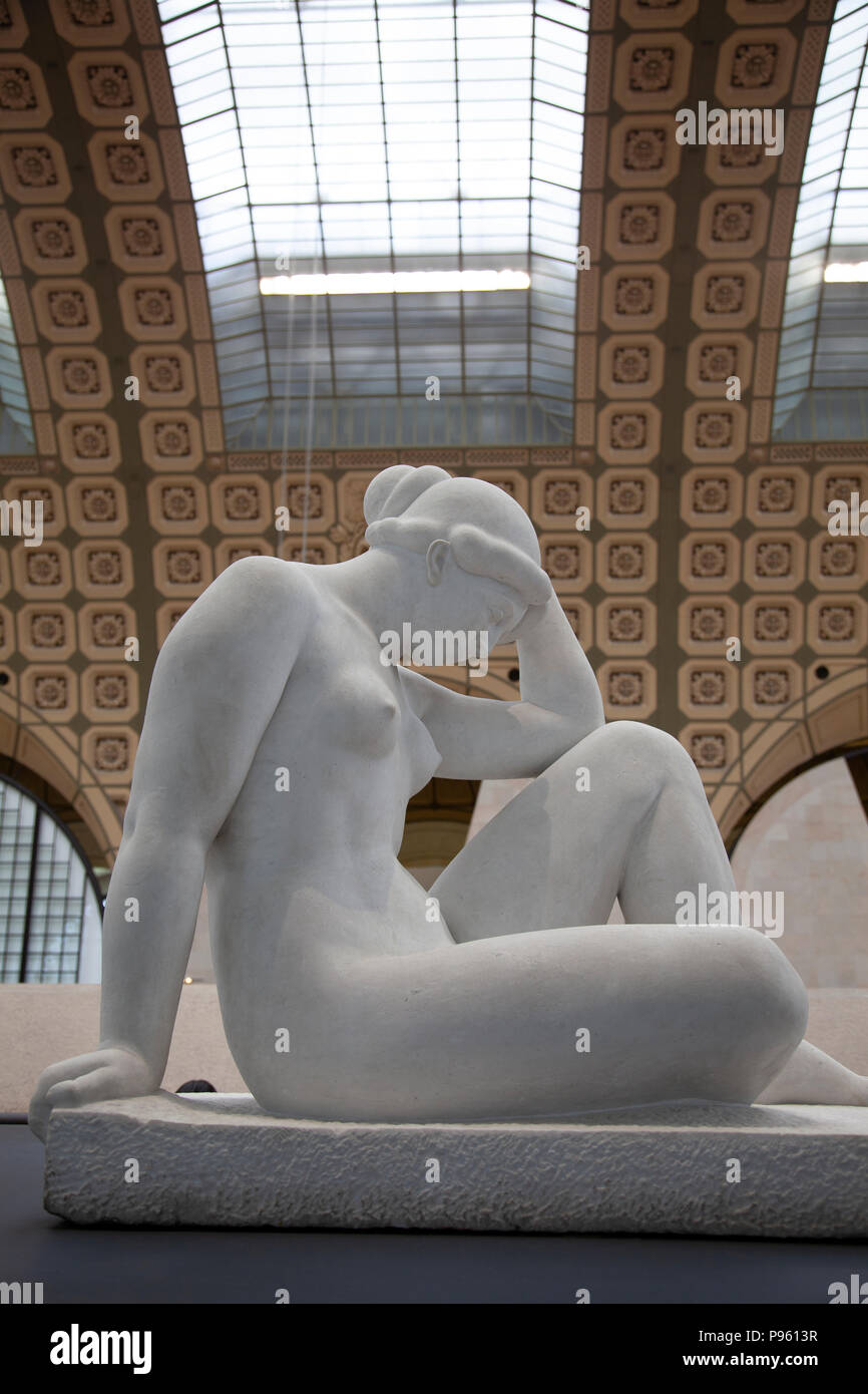 La Méditerranée dite aussi La Pensée escultura Aristide Maillón en el Musee D'Orsay en París, Francia Foto de stock