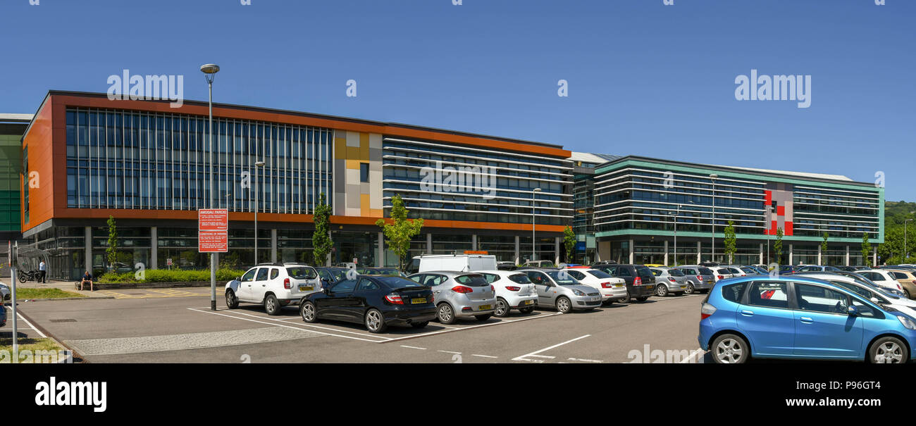 Vista panorámica del edificio del campus de Coleg Nantgarw y Cymoedd, una mediana educación College, en el sur de Gales Foto de stock