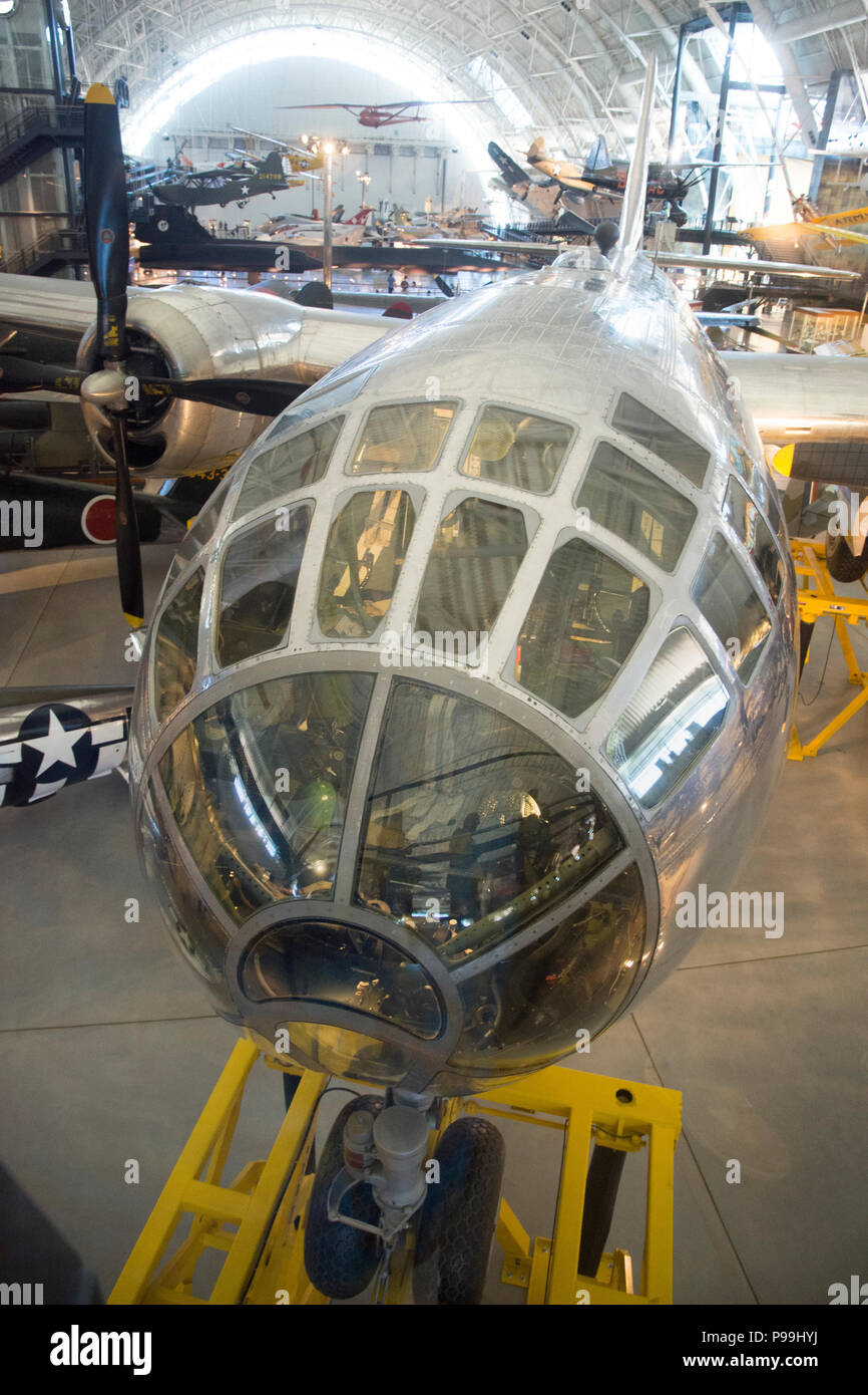 Bombardero Superfortress B-29 Enola Gay lanzó la primera bomba atómica en  Hiroshima, Japón, en agosto de 1945. En permanmnet exhibición en el Steven  F. Udvar-Hazy Fotografía de stock - Alamy