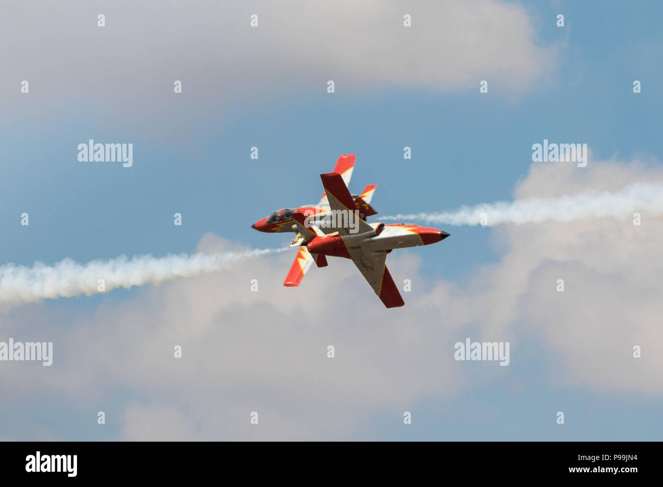 Patrulla Aguila Casa C 101eb Aviojet En El Royal International Air Tattoo En Raf Fairford Inglaterra Fotografia De Stock Alamy