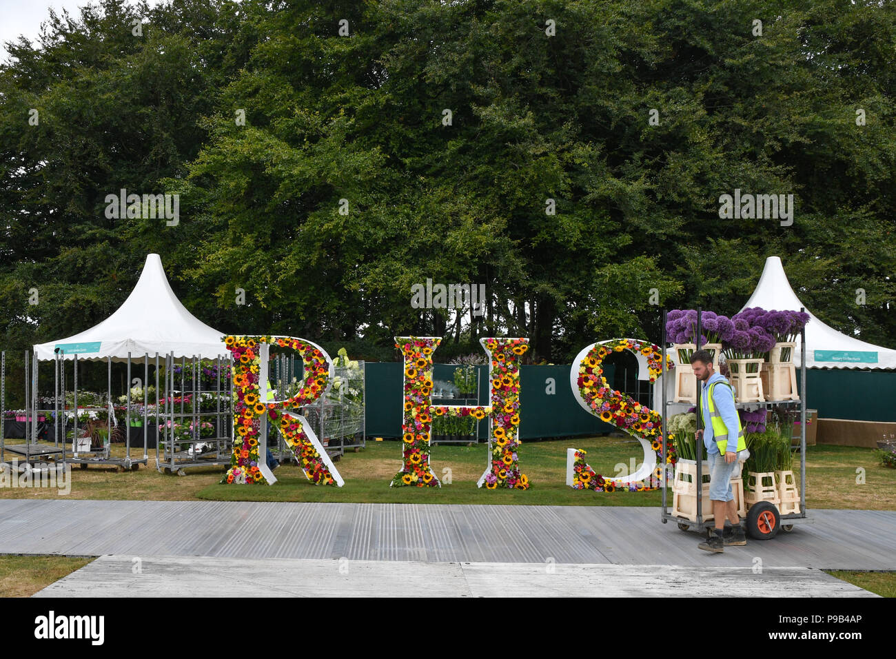 Tatton Park, Cheshire, Reino Unido. El 17 de julio de 2018. Expositores hacer los toques finales a sus exposiciones de crédito: Simon Maycock/Alamy Live News Foto de stock