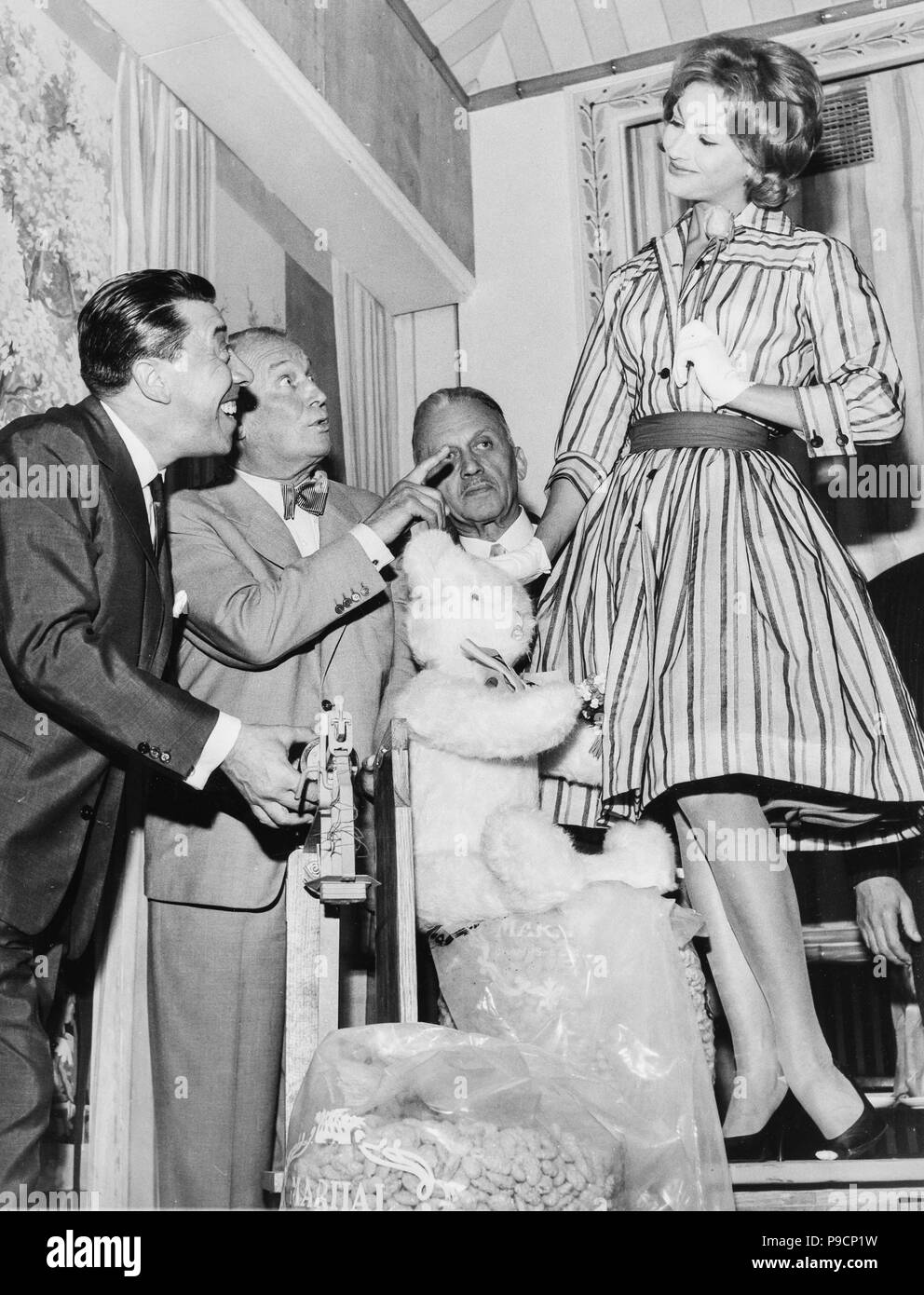Fernandel, Maurice Chevalier, Andrea maxime rambaldi, París 1959 Foto de stock