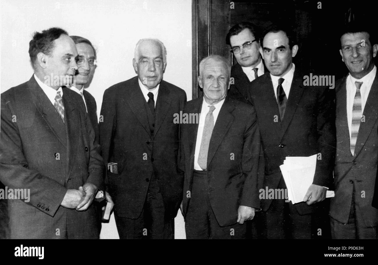 Vitaly Ginzburg Fotos E Imagenes De Stock Alamy
