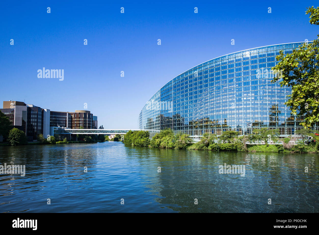 Estrasburgo, edificios del Parlamento Europeo, el edificio Louise Weiss, del río Ill, Alsacia, Francia, Europa, Foto de stock
