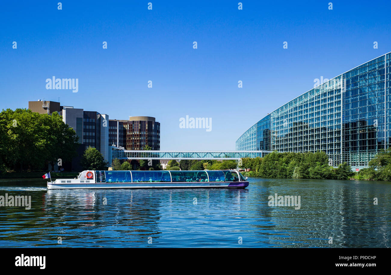 Batorama Estrasburgo, edificios del Parlamento Europeo, el edificio Louise Weiss, Batorama excursión en barco, del río Ill, Alsacia, Francia, Europa, Foto de stock